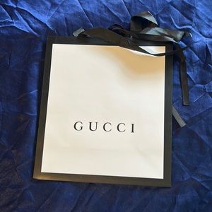 16 Gucci Shopping Bags Black & White Medium